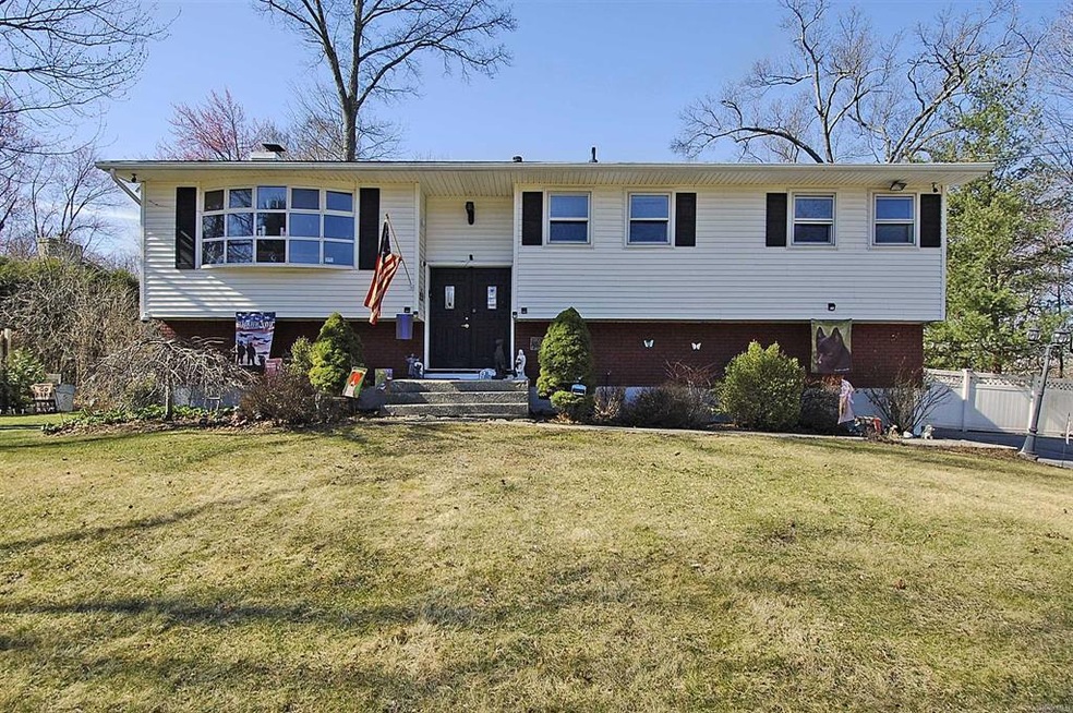 4 Bell Air Ln, Wappingers Falls, NY 12590 - photo 1