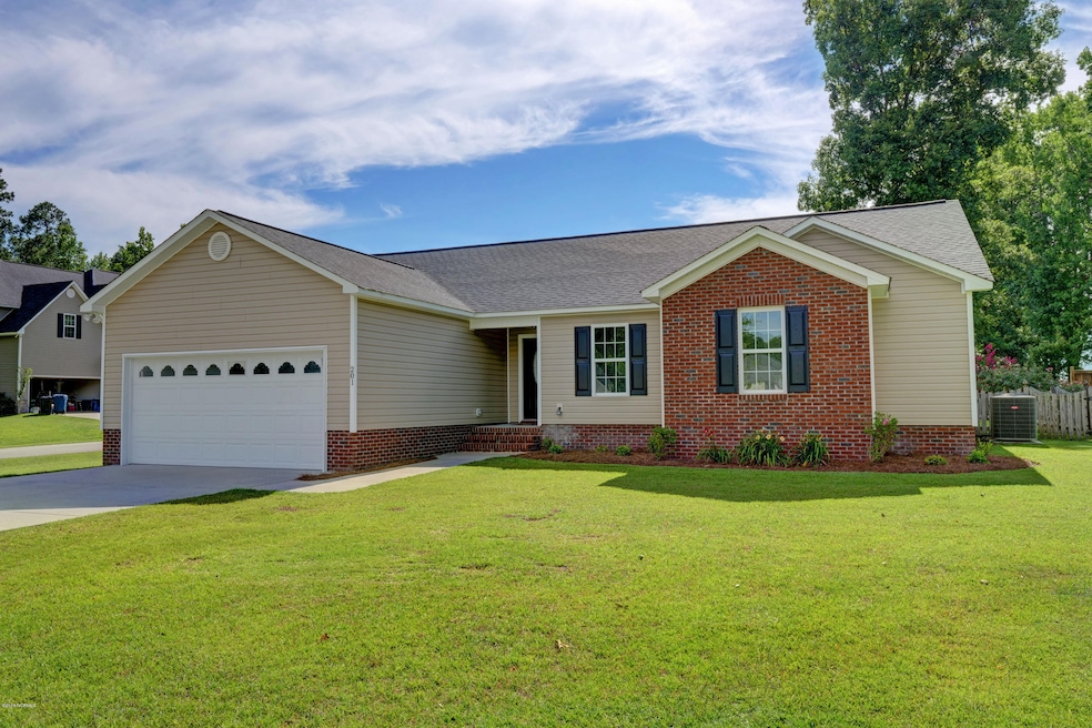 201 Kennebec Ln Richlands NC