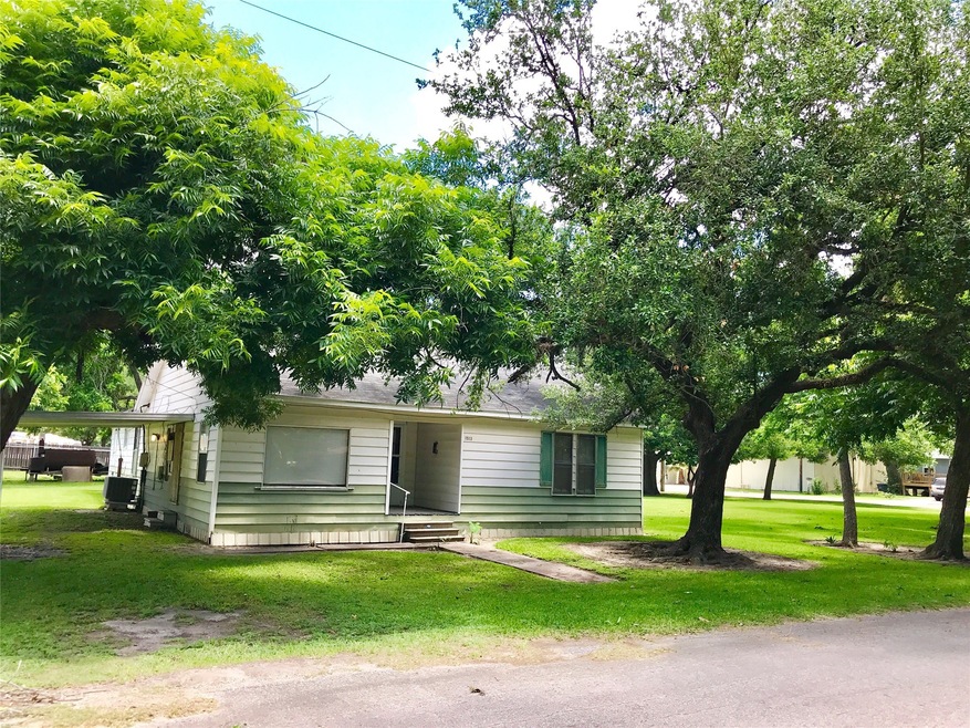 1513 11th St, Bay City, TX 77414 - photo 1