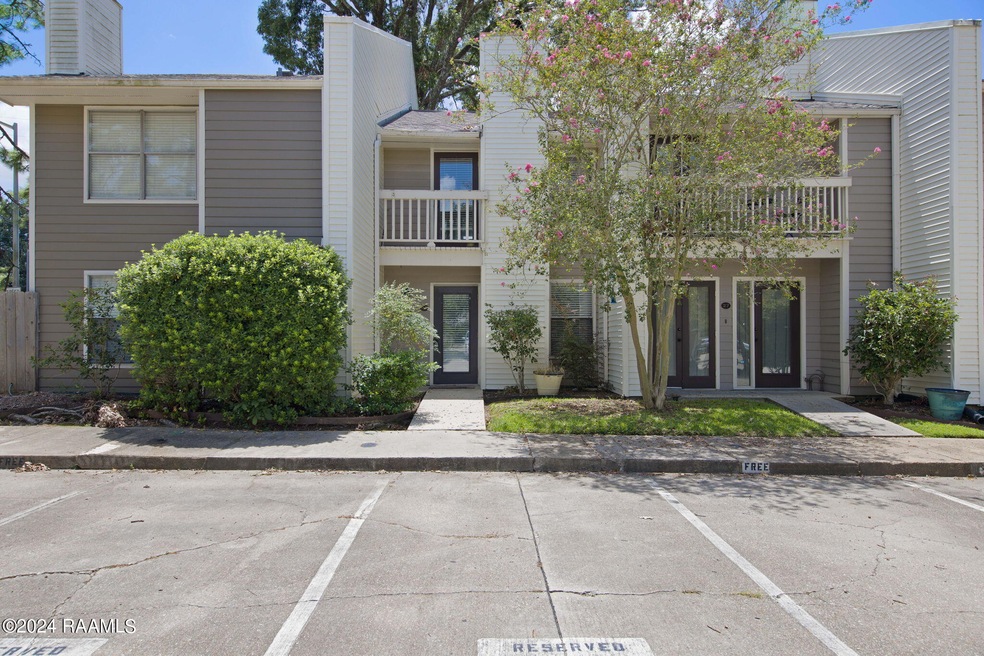 18-web-or-mls-1000 Kaliste Saloom 28-1