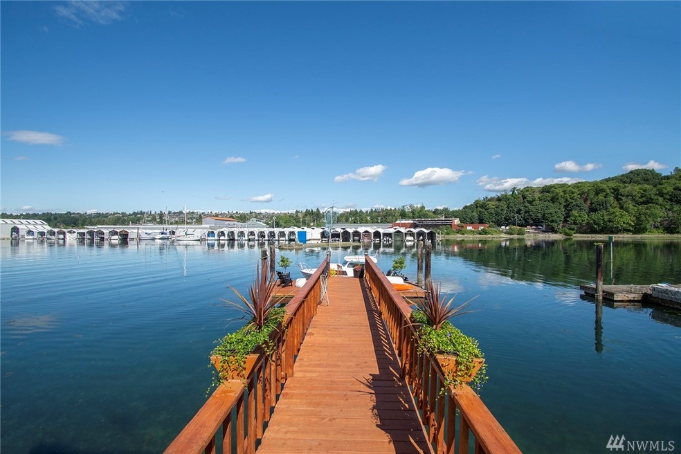 1911 E Day Island Blvd W, University Place, WA 98466 - photo 1