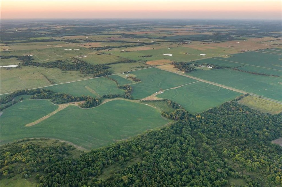 000 Texas Rd, Garnett, KS 66032 - photo 1