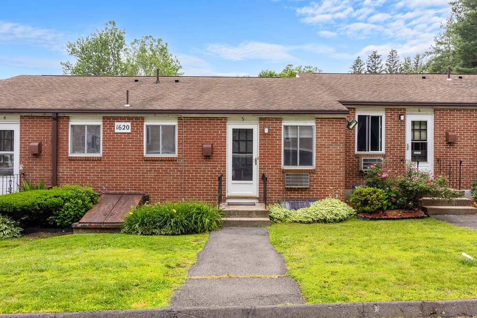 1620 Farmington Ave unit 5, Unionville, CT 06085 - photo 1