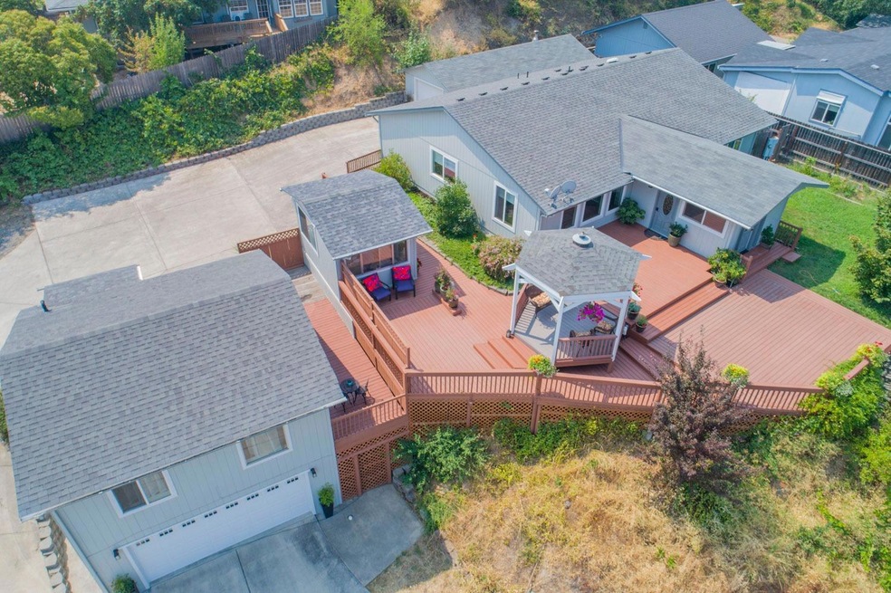 1766 Patriot Ln, Grants Pass, OR 97527 - photo 1