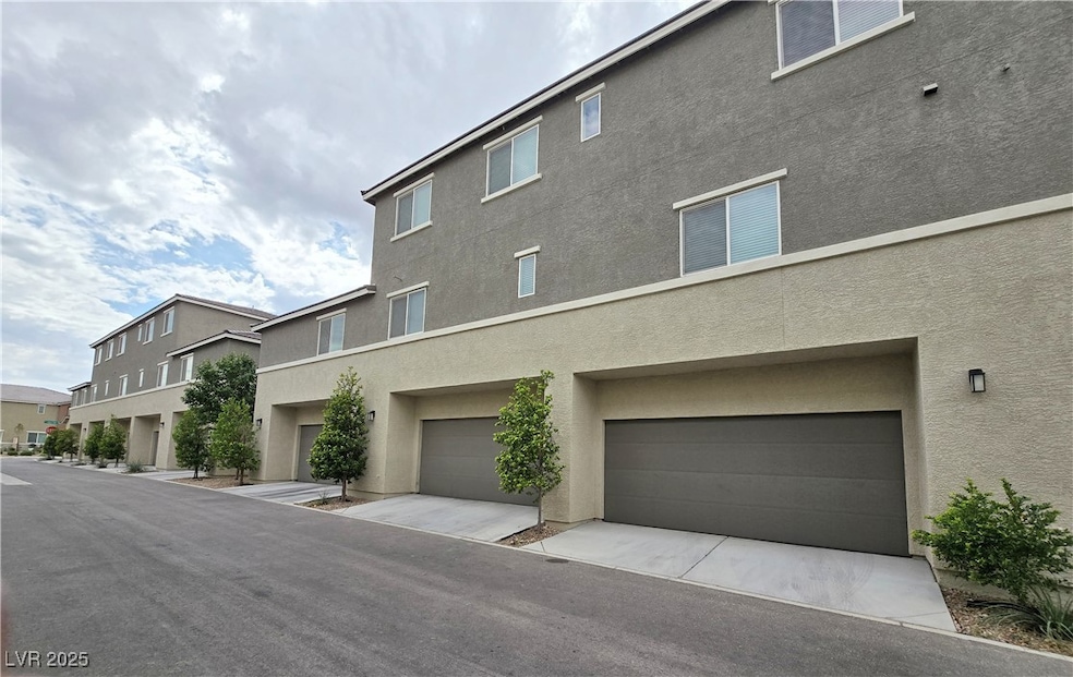 2843 Kona Blue Ln unit 3, Las Vegas, NV 89183 - photo 1