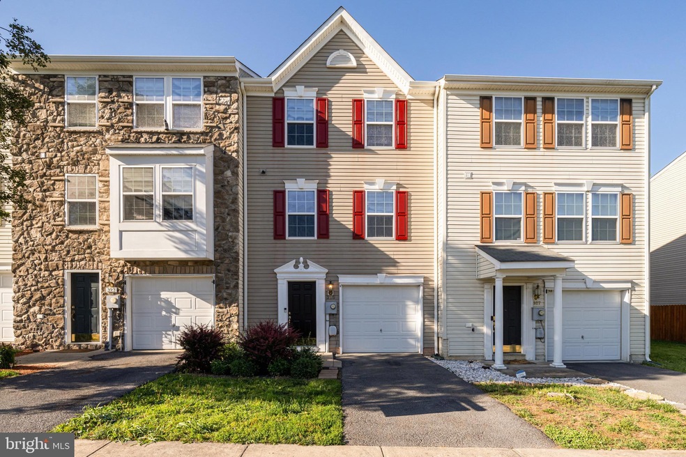 325 Scarboro Dr, Bunker Hill, WV 25413 - photo 1