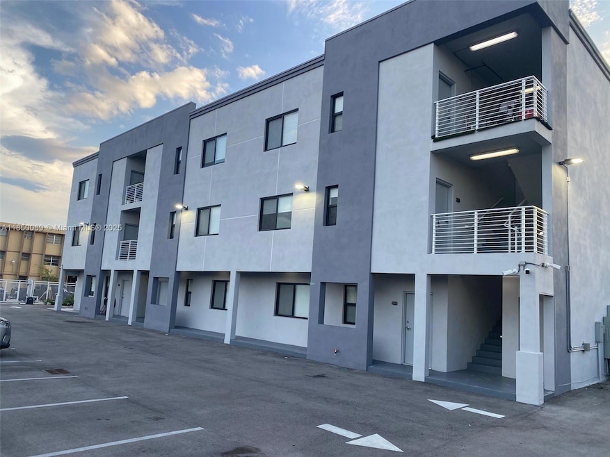 423 E 27th St unit 203, Hialeah, FL 33013 - photo 1
