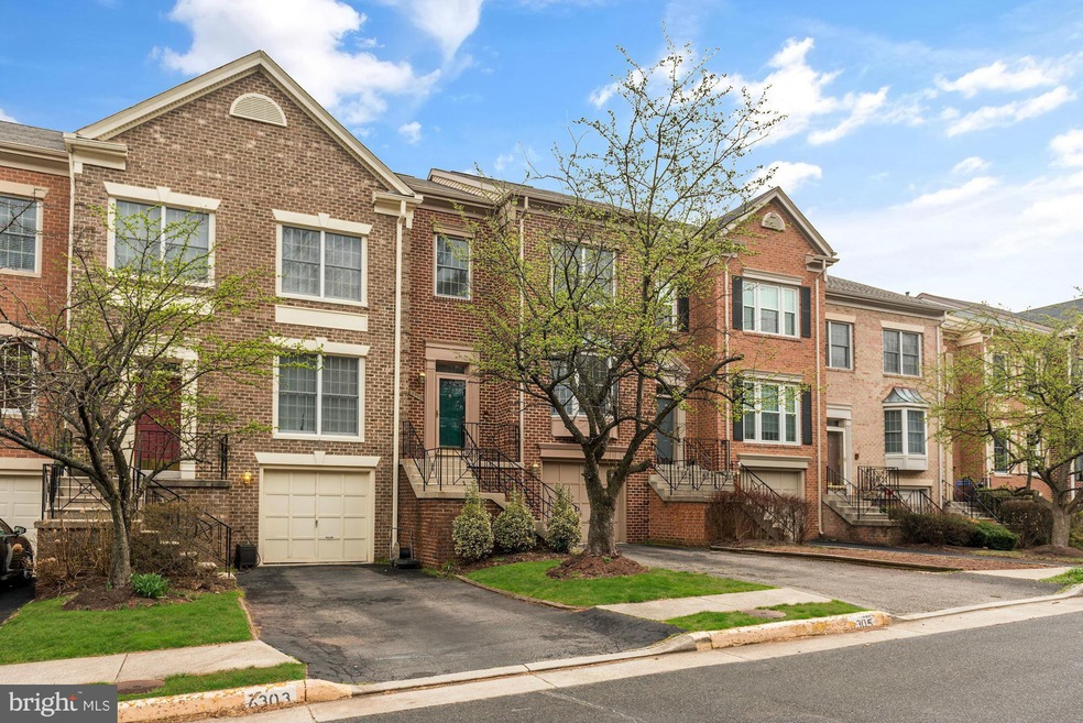 6305 Tisbury Dr, Burke, VA 22015 - photo 1