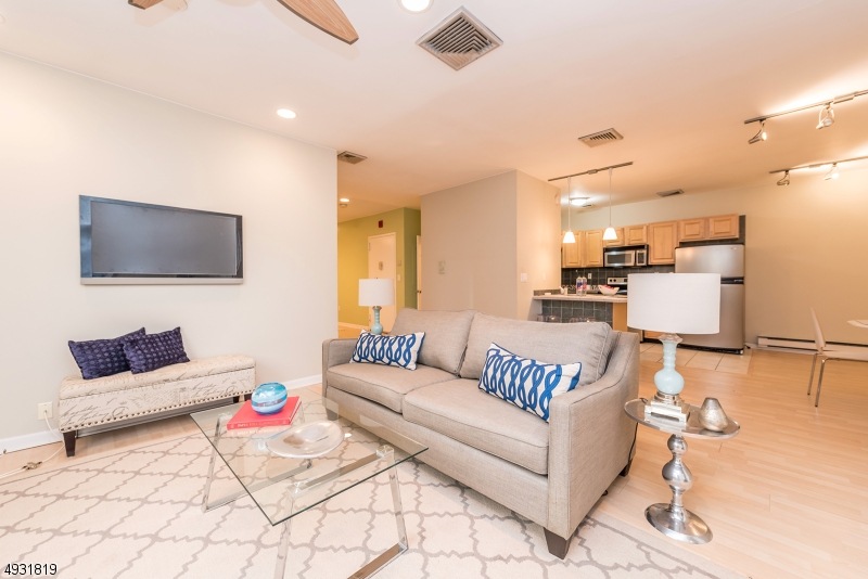 111 Mulberry St unit 2N, Newark, NJ 07102 - photo 1