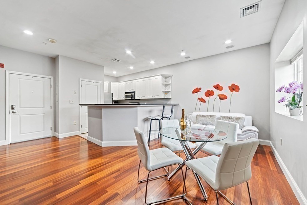 188 Summer St unit 18, Weymouth, MA 02188 - photo 1