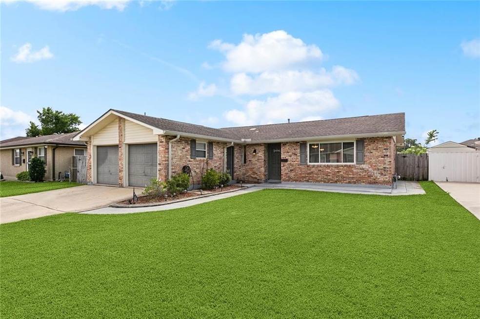 570 Dover Ln, Terrytown, LA 70056 - photo 1