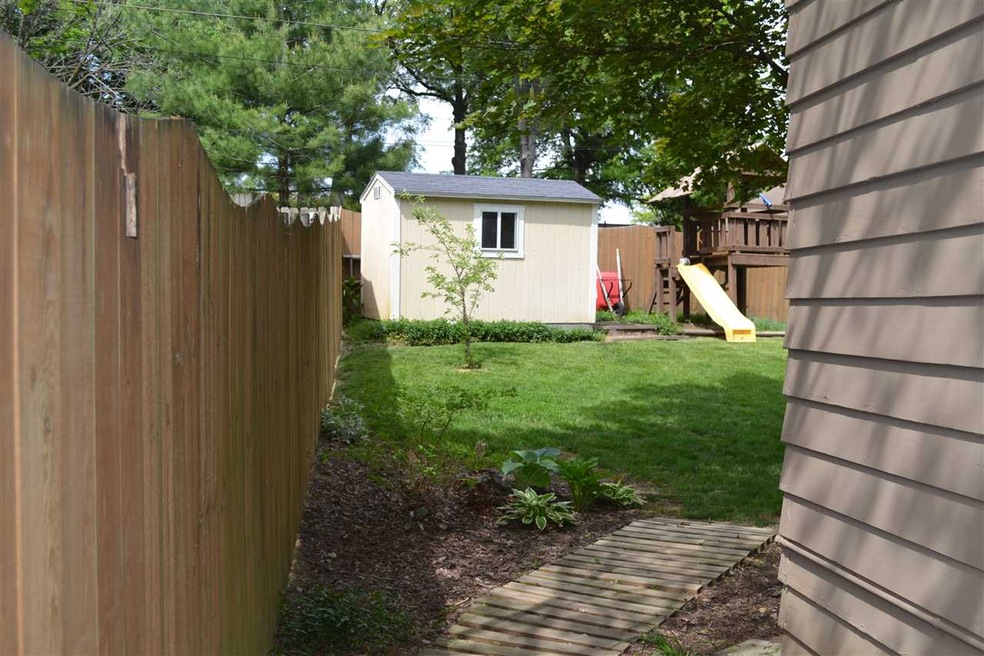 810 Elmwood Dr, West Lafayette, IN 47906 - photo 1