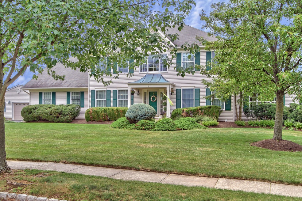 5 Ginnie Ln West Windsor-print-002-Front
