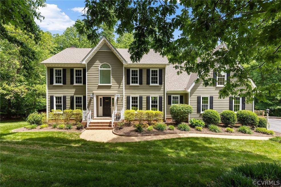 Transitional home at end of cul-de-sac with walk-o