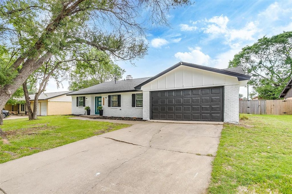 2208 Nottingham Dr, Bedford, TX 76022 - photo 1