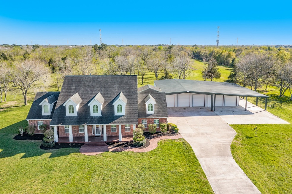 720 Barrell Rd, Alvin, TX 77511 - photo 1