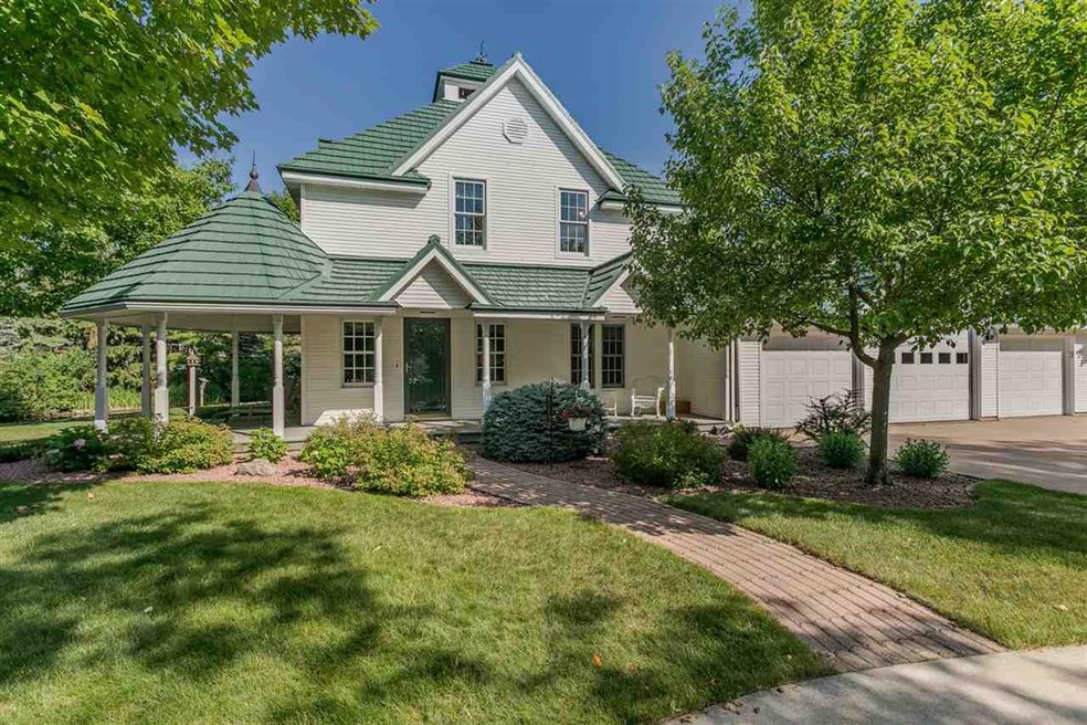 IMMACULATE 1907 Carpenter Gothic Farmhouse!