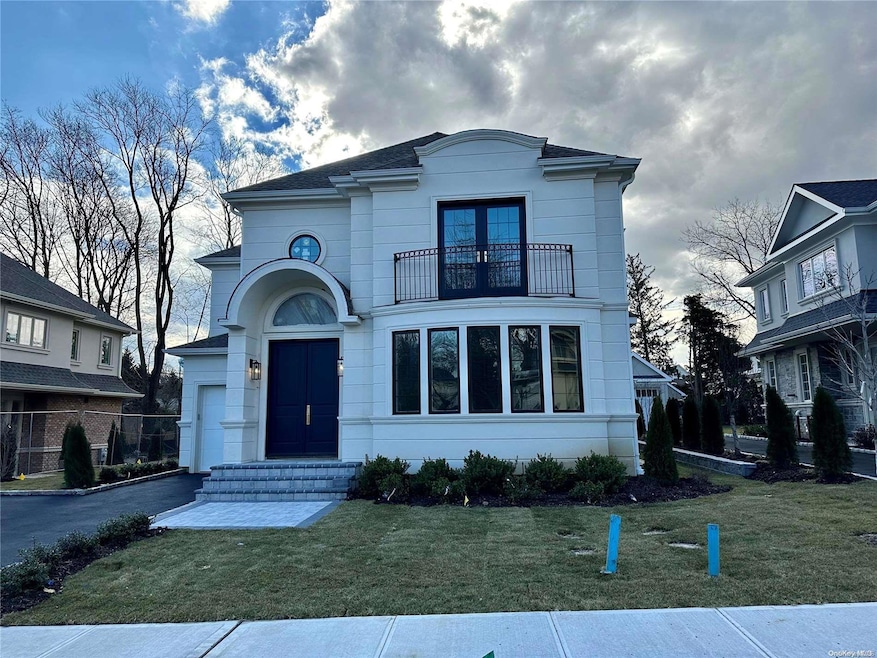 3 Greenway Terrace, Great Neck, NY 11024 - photo 1