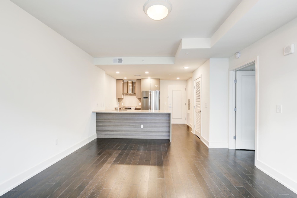 Gull's Cove unit 5090, Jersey City, NJ 07302 - photo 1