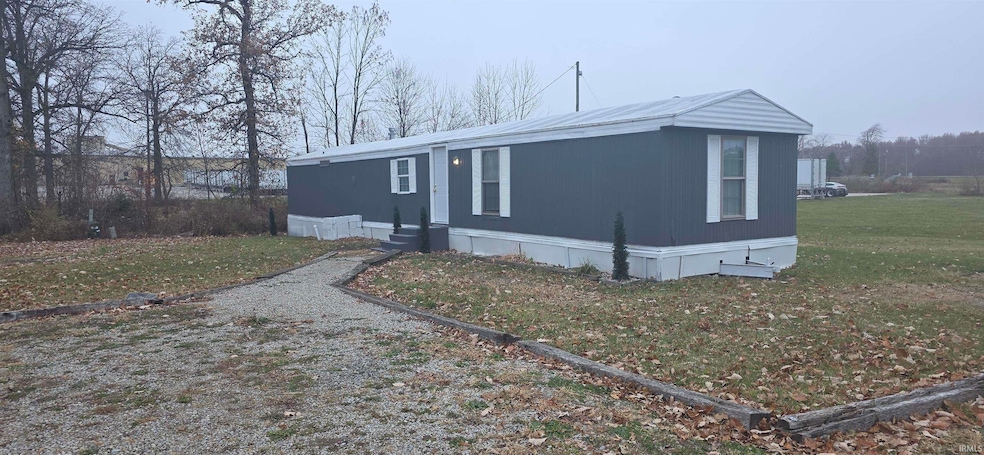 1425 N Harrison St, Hartford City, IN 47348 - photo 1