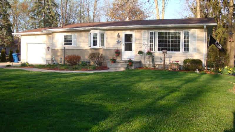 In Williams Township, this 3 bedroom is in move-in