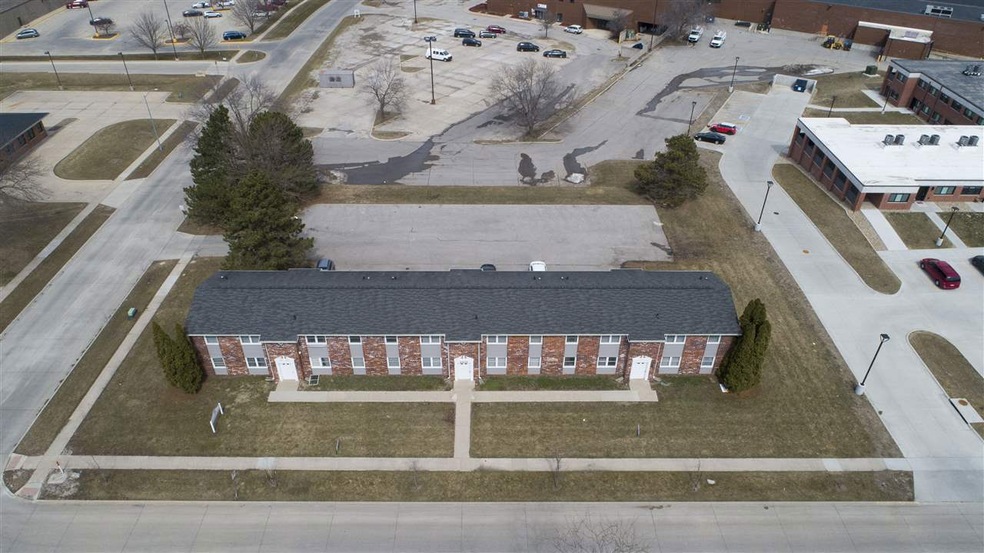 2405 Crescent Dr unit 1-12, Cedar Falls, IA 50613 - photo 1