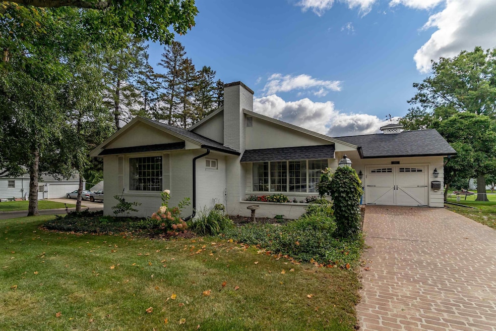 302 6th St, Grundy Center, IA 50638 - photo 1