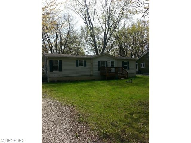 731 Community Rd, Sheffield Lake, OH 44054 - photo 1