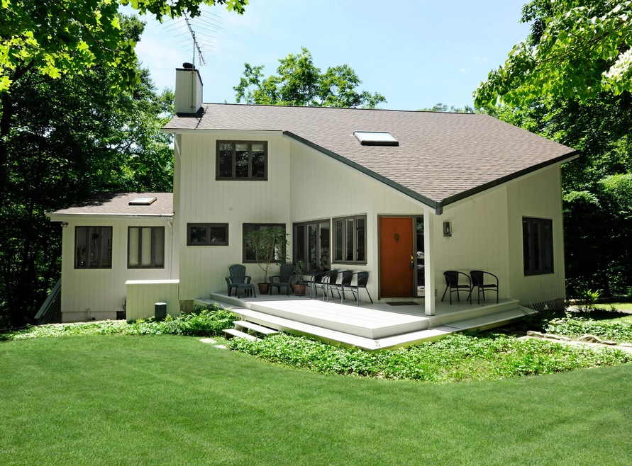 145 Barn Hill Rd, Greenwich, CT 06831 - photo 1