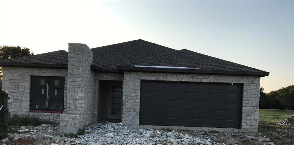 17022 Trailwood Dr, Whitney, TX 76692 - photo 1