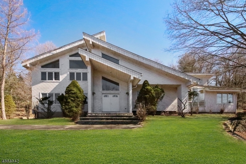 466 E Saddle River Rd, Upper Saddle River, NJ 07458 - photo 1