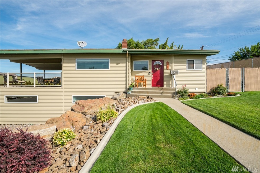 295 6th St NE, East Wenatchee, WA 98802 - photo 1