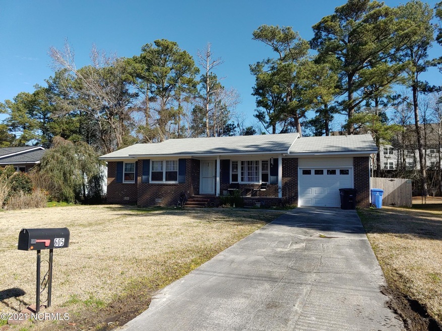 605 Lakewood Dr, Jacksonville, NC 28546 - photo 1