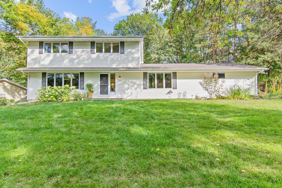 Welcome to 11015 Territorial Drive in Burnsville, MN!