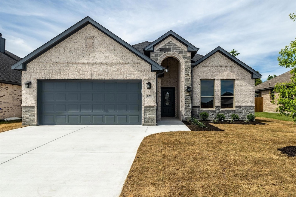 629 Vaquero St, White Settlement, TX 76108 - photo 1