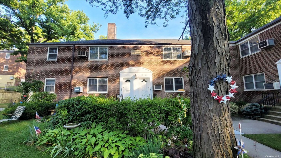5737 Marathon Pkwy unit 1, Little Neck, NY 11362 - photo 1