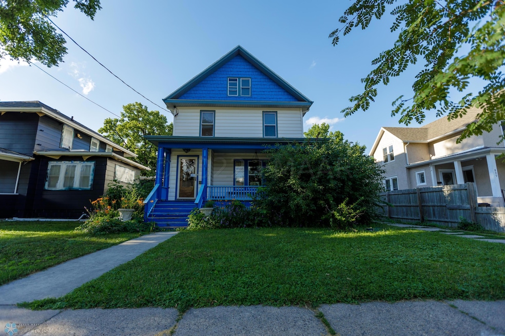 813 11th Ave N 001