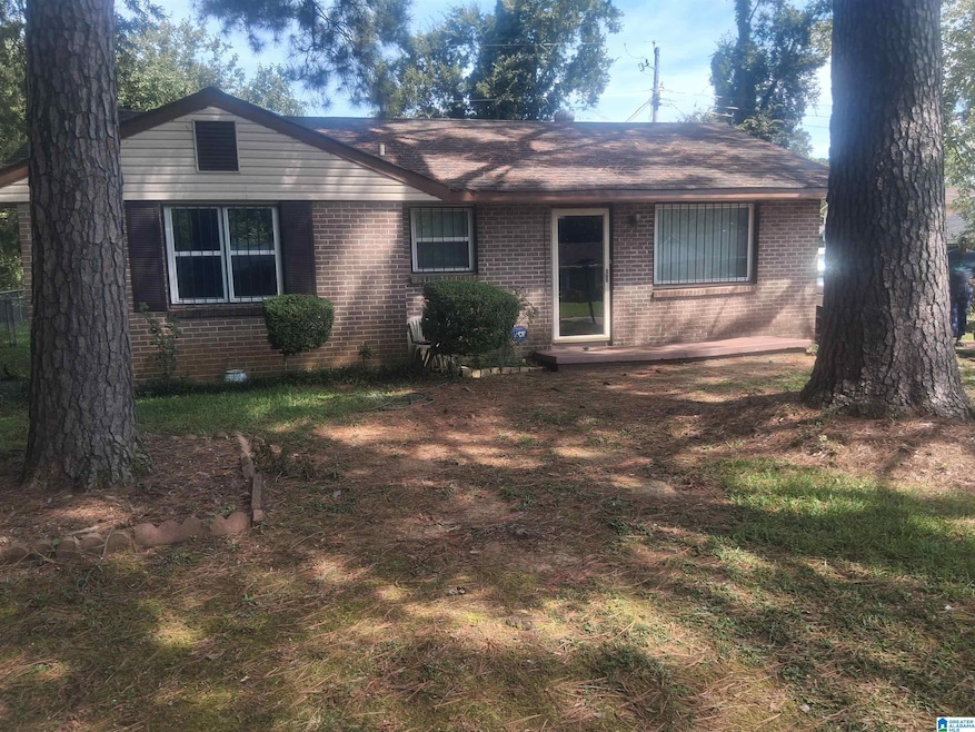 1240 Rayfield Dr, Birmingham, AL 35228 - photo 1