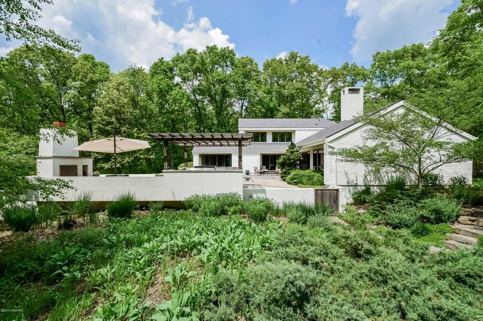 001-Front_View-2798656-medium