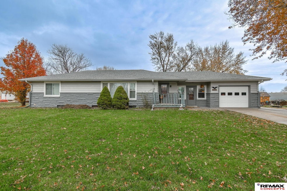 603 Omaha St, Beaver Crossing, NE 68313 - photo 1