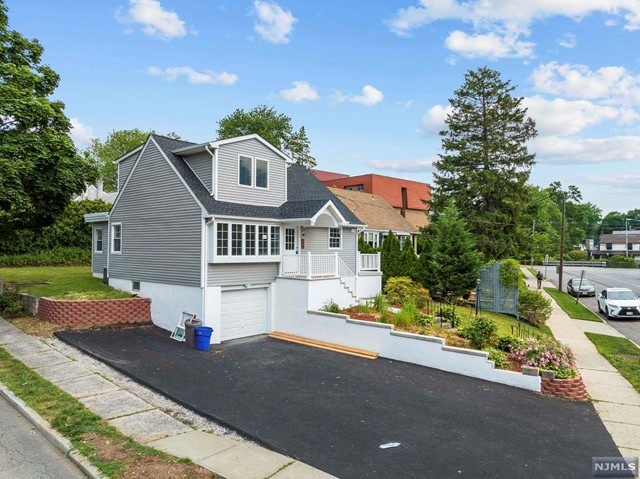 Sold $705,000 • Co-Listing Agent