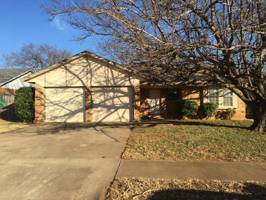 916 David Rd, Moore, OK 73160 - photo 1