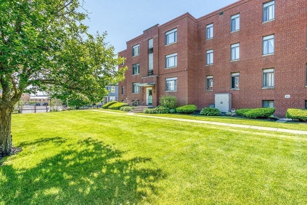 12 Ashland St unit 3R, Worcester, MA 01609 - photo 1