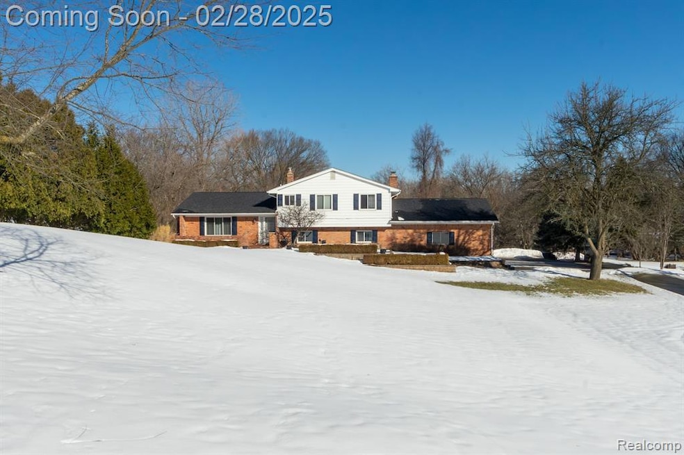 Huge Front and Back yard. Outbuildings allowed!