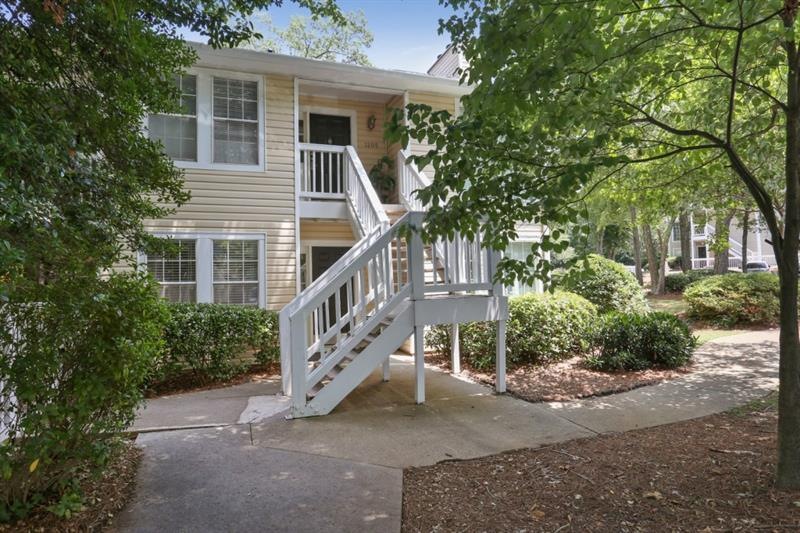 Welcome to shady Countryside Place with easy acces