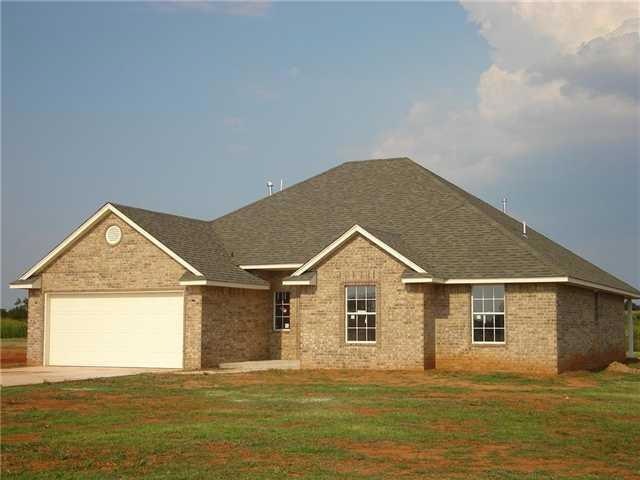 6305 Moon Lake Cir, Shawnee, OK 74804 - photo 1