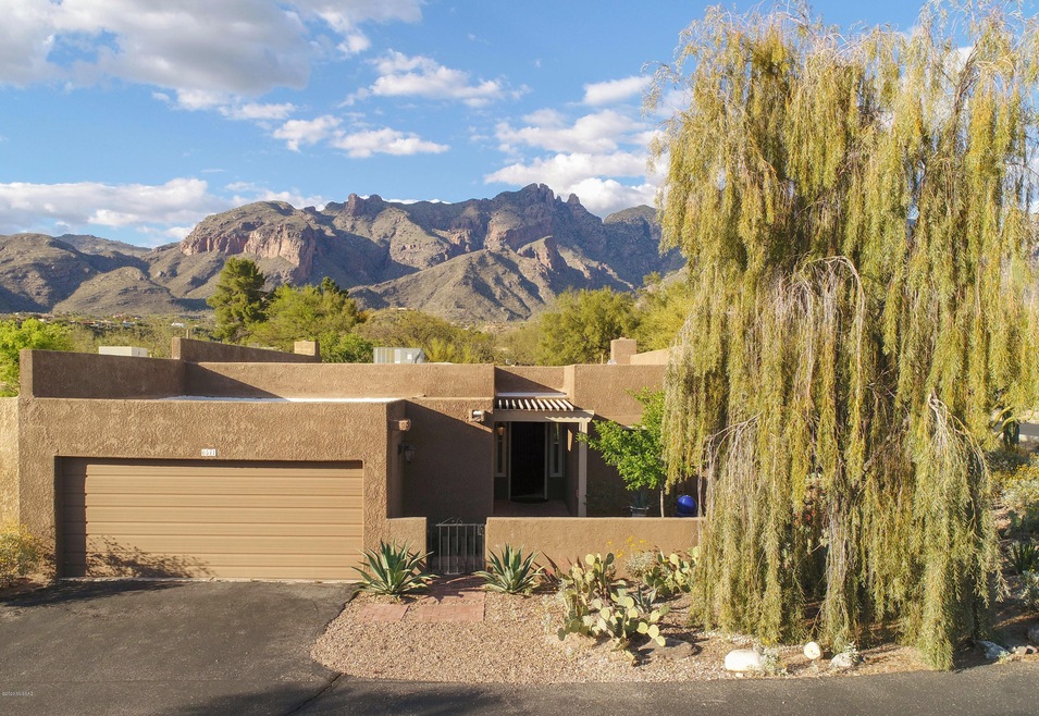 Welcome to 6541 N Foothills Dr