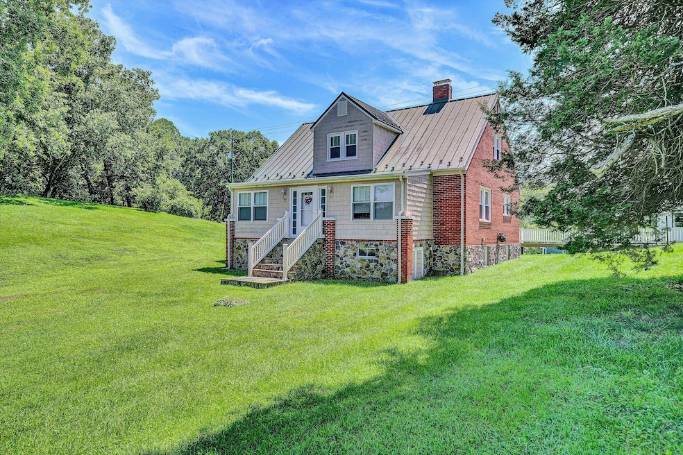 77 Mountain Pass Rd, Blue Ridge, VA 24064 - photo 1