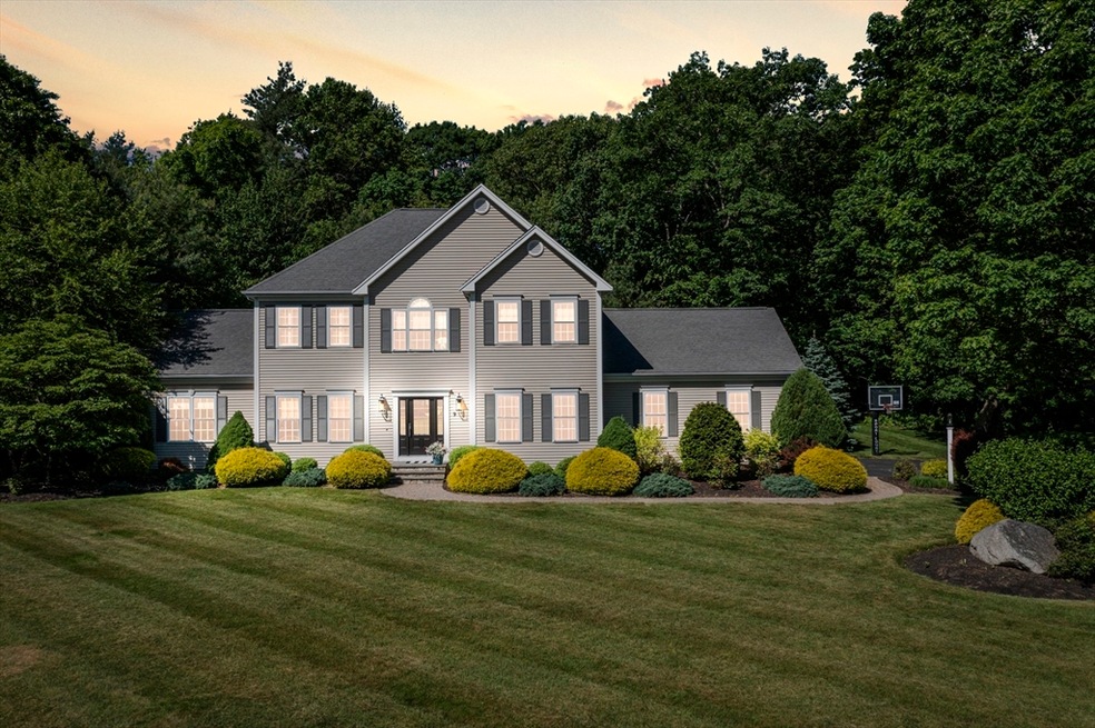 9 Hickory Dr, Medway, MA 02053 - photo 1