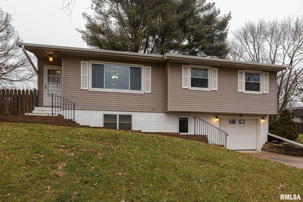 634 Northbrook Dr, Davenport, IA 52806 - photo 1